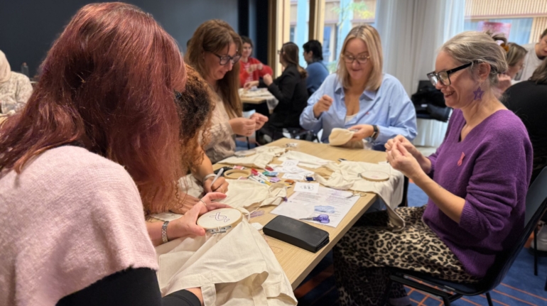 25-10-17 11-08-19 2556